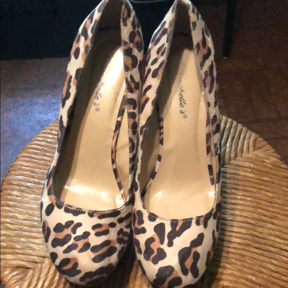 Breckelles Collection Leopard Print Wedges Size7.5